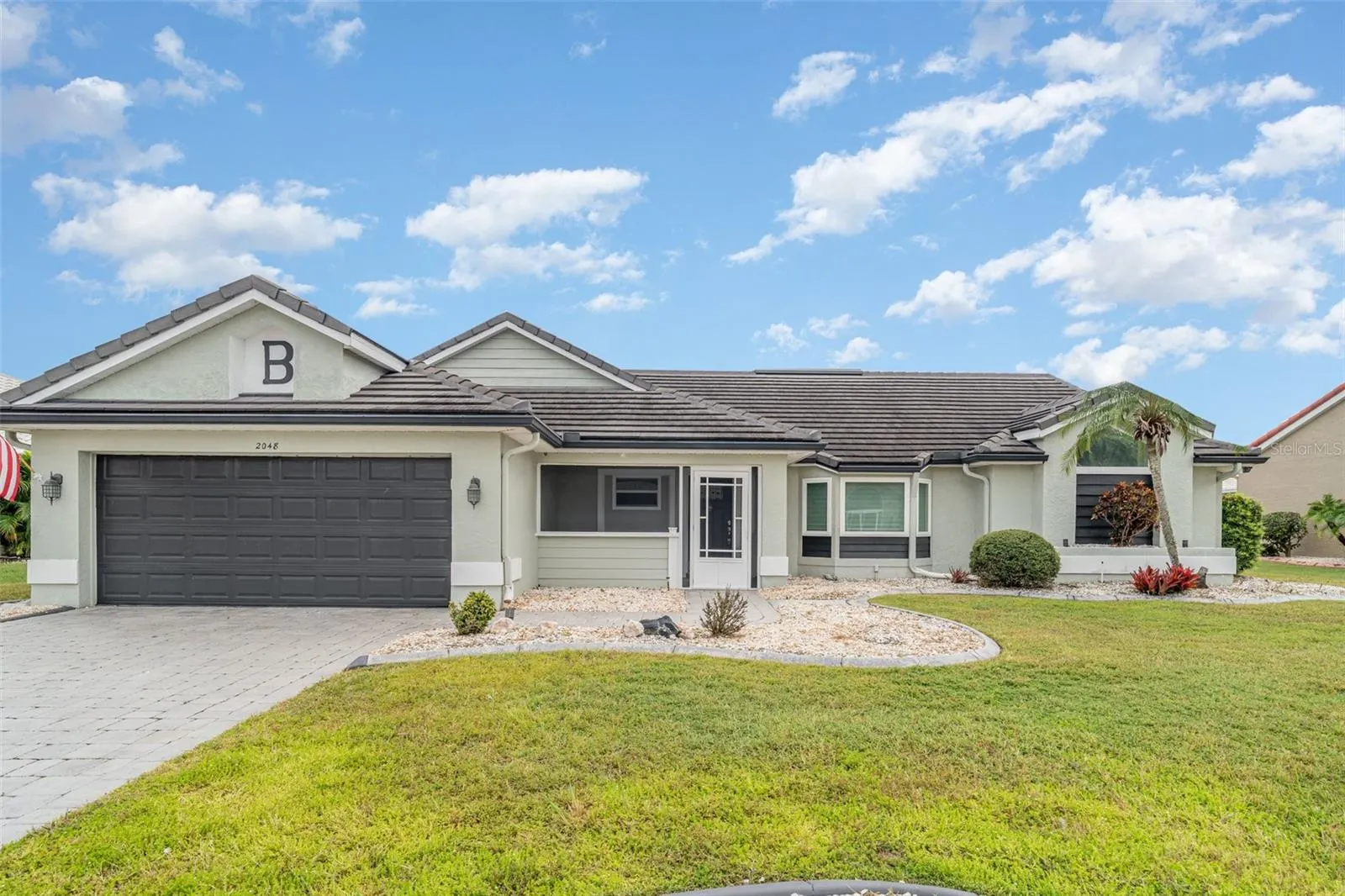 2048 BERRY ROBERTS DR