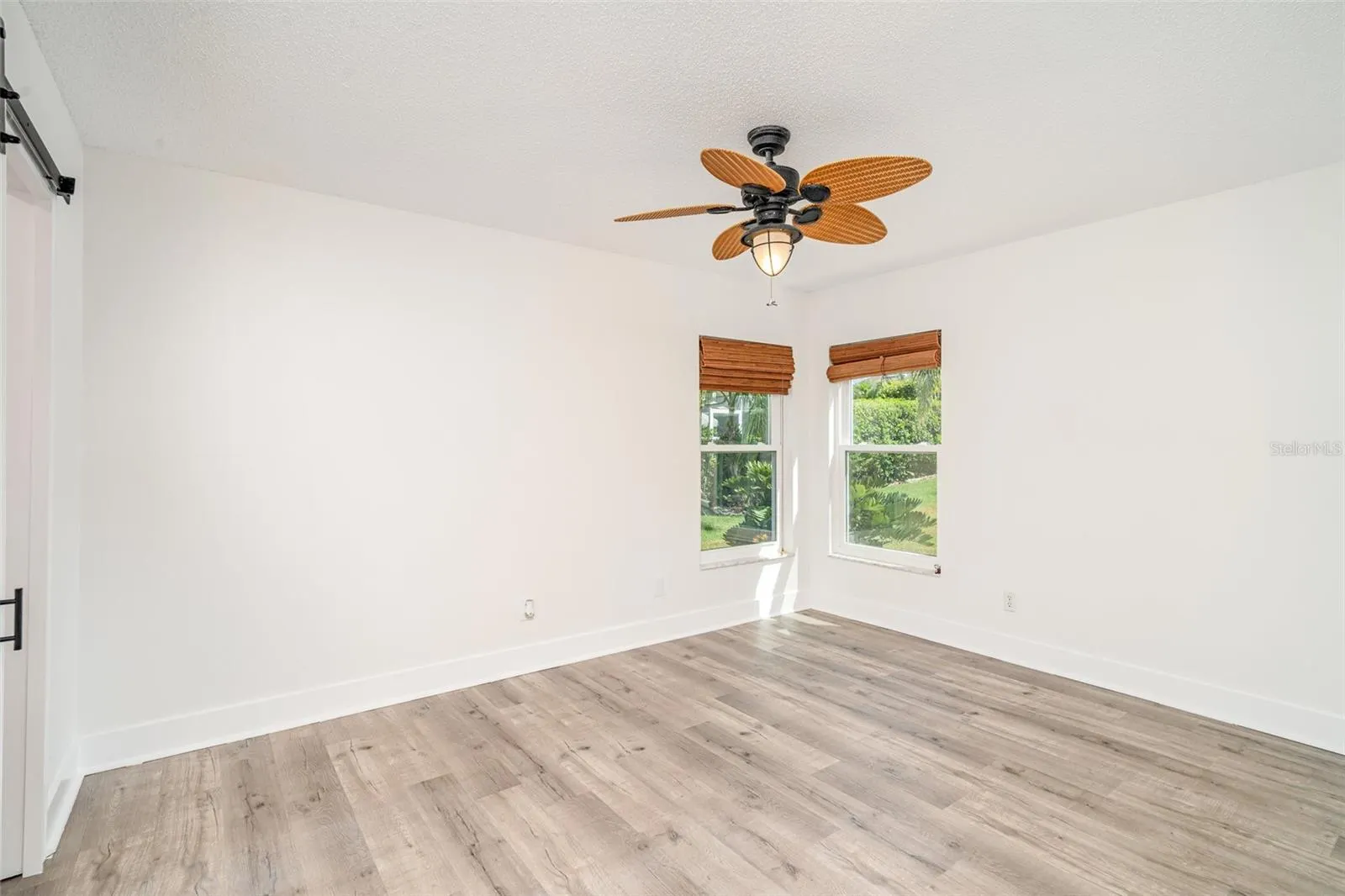 2048 BERRY ROBERTS DR