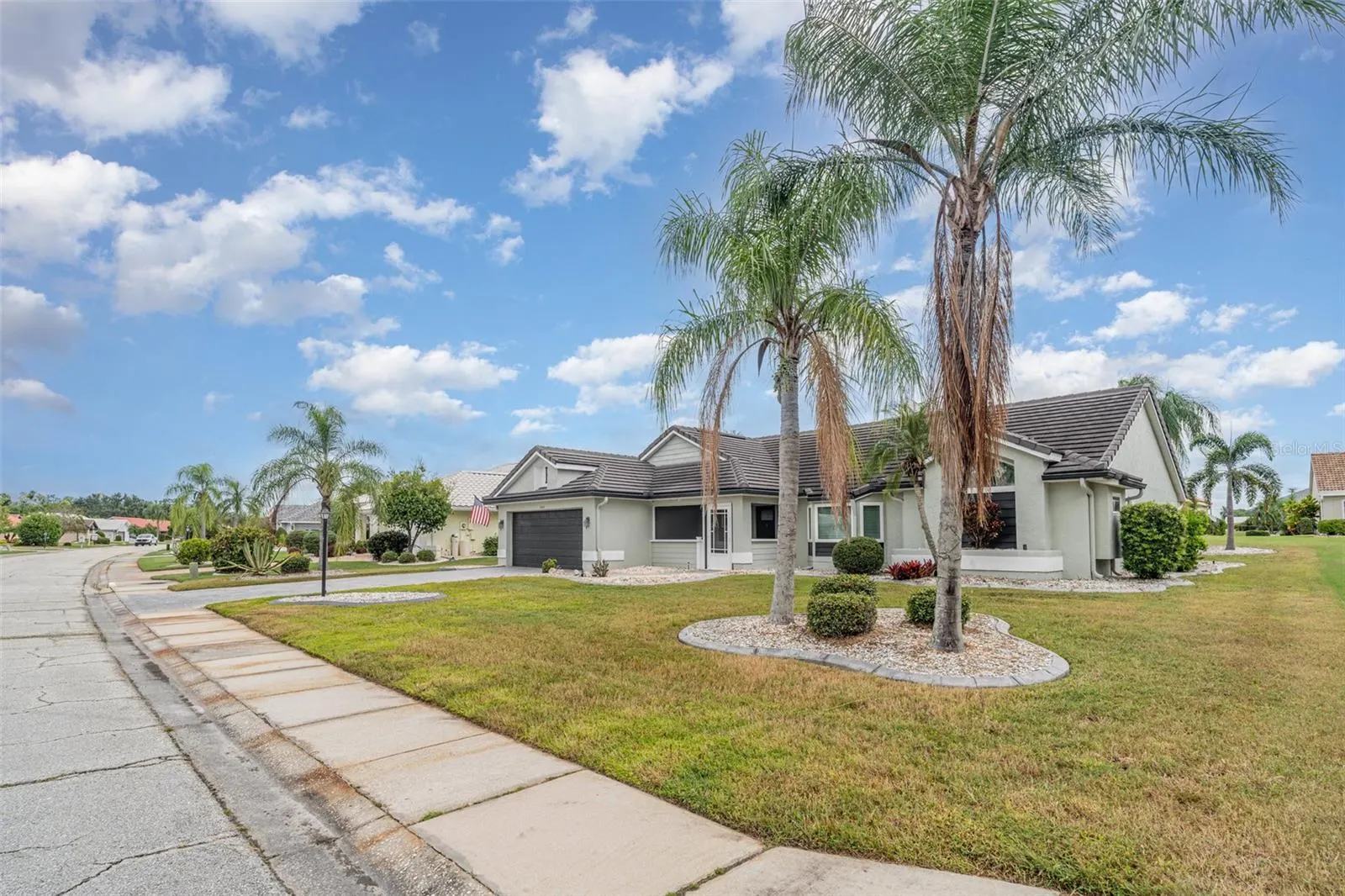 2048 BERRY ROBERTS DR