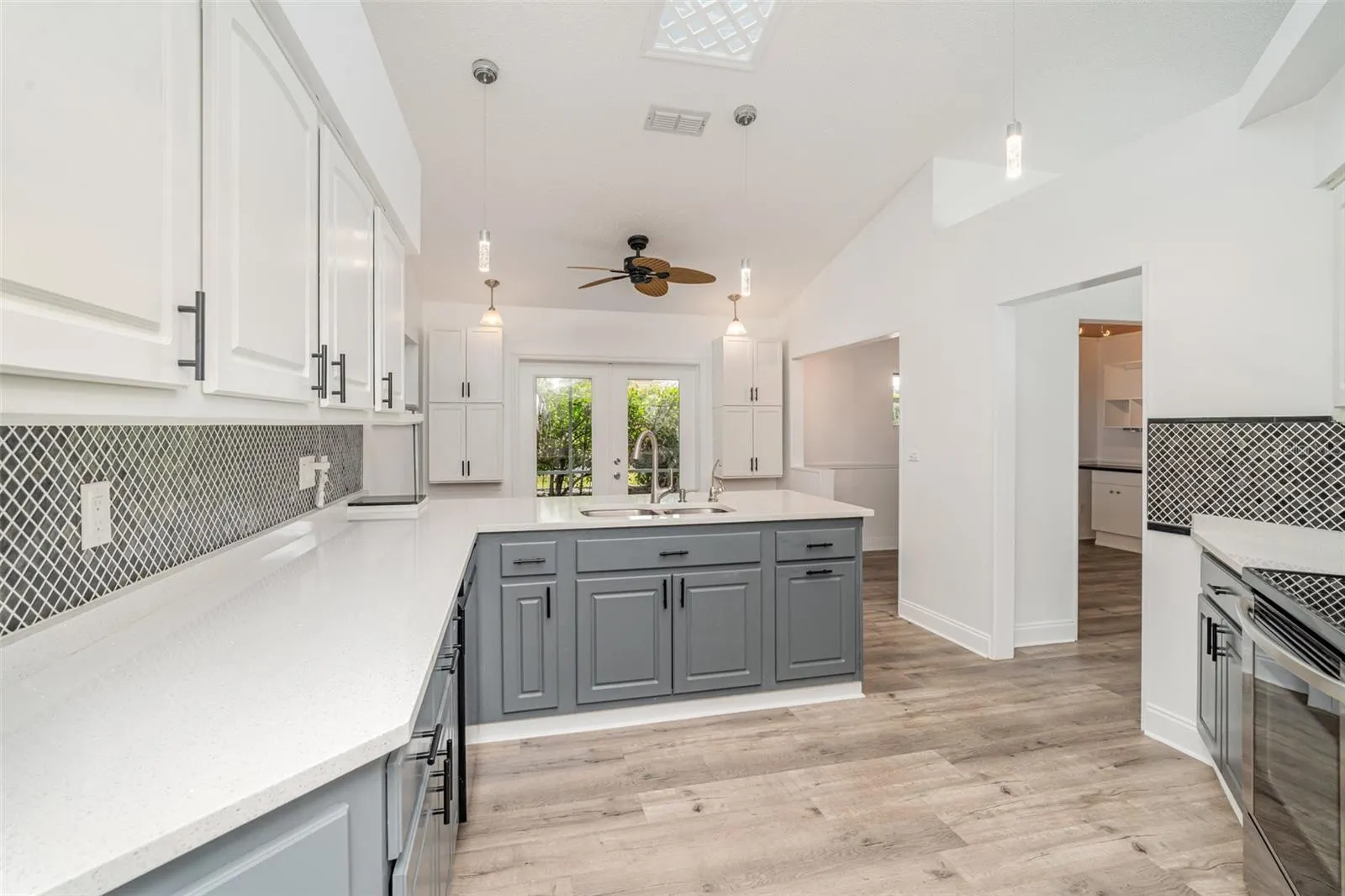 2048 BERRY ROBERTS DR