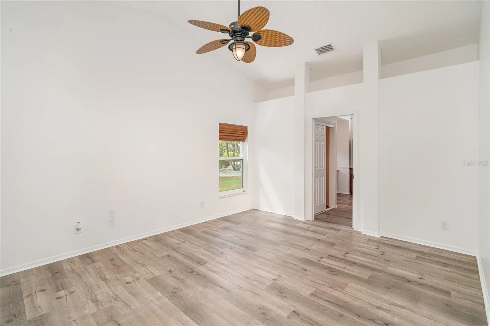 2048 BERRY ROBERTS DR