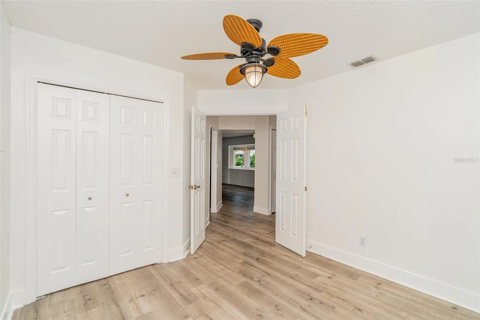 2048 BERRY ROBERTS DR