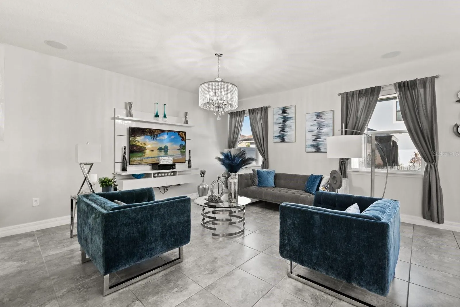 2417 CHATEAU LOOP