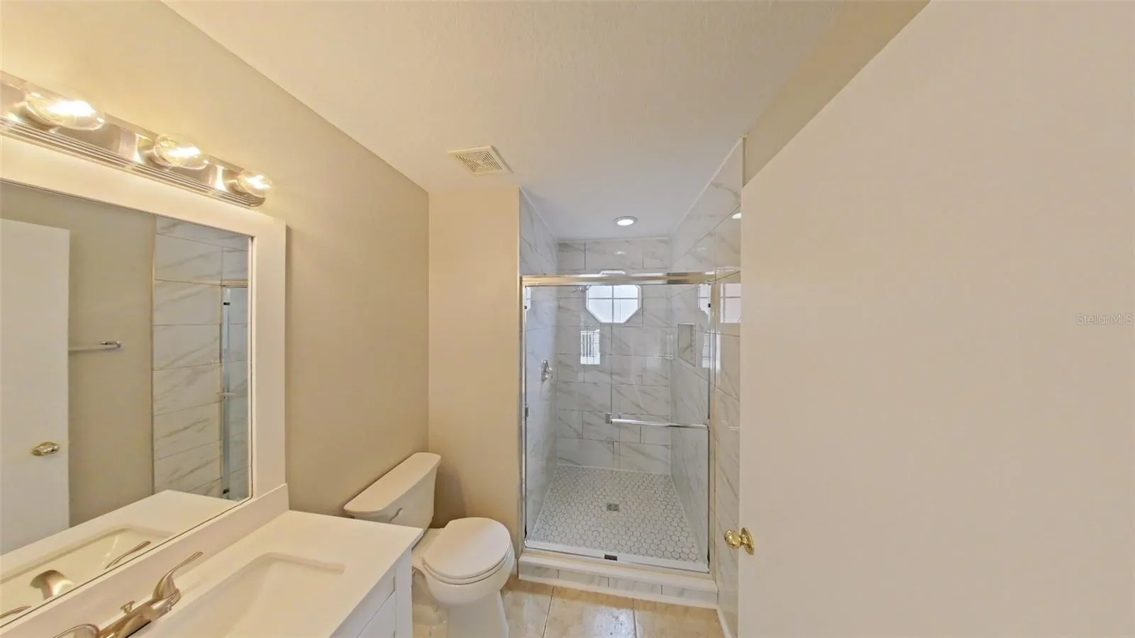8702 KNIGHTSBRIDGE CT #D, #D