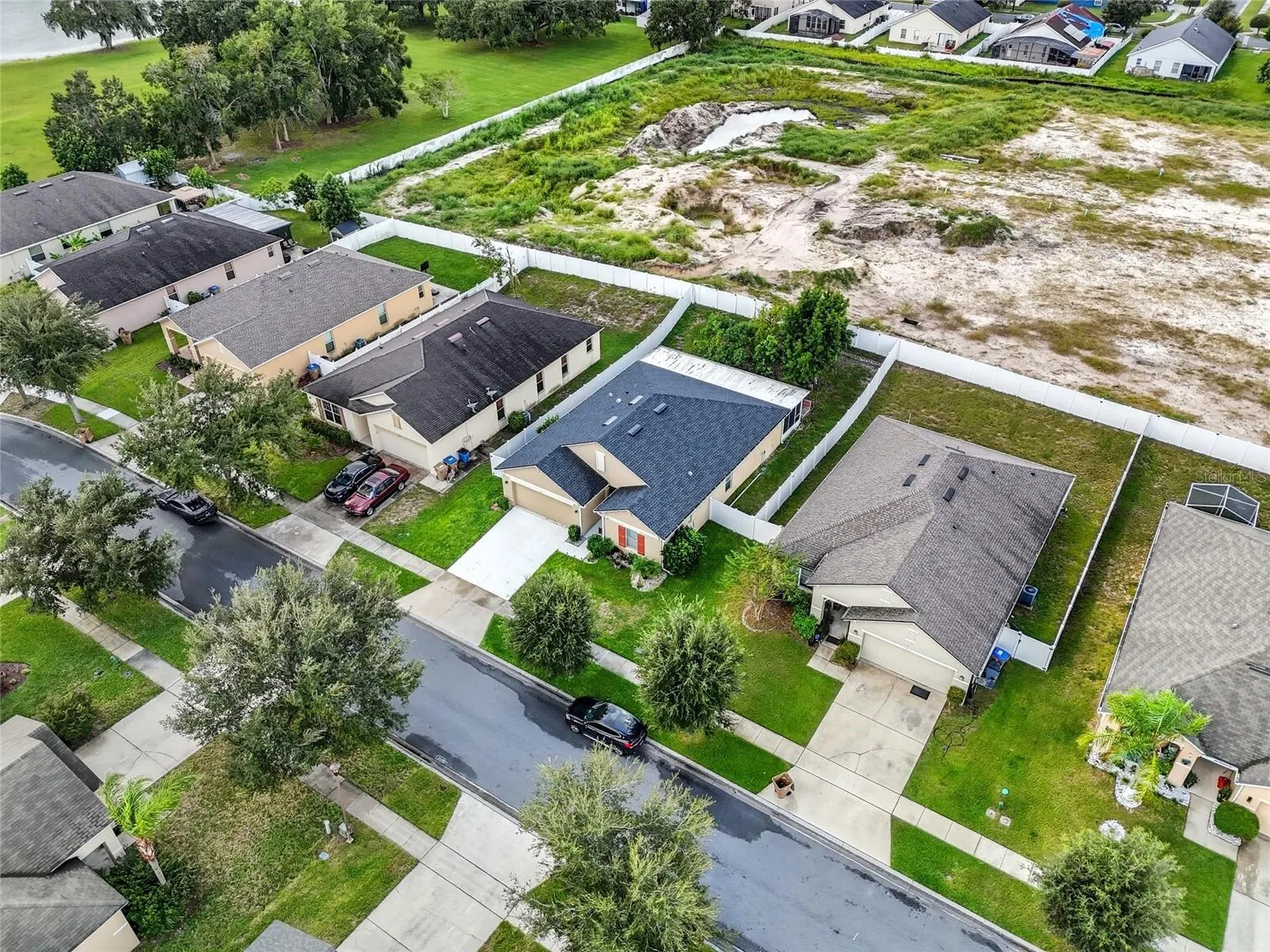 2715 BARCLAY LN