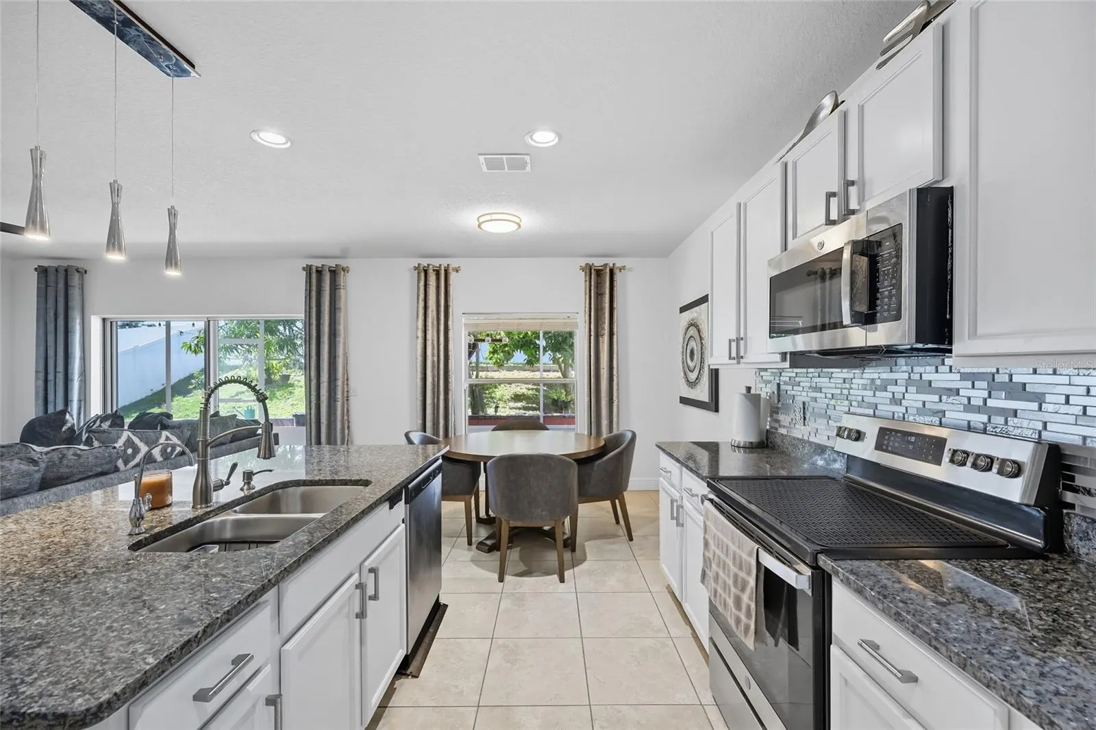 2715 BARCLAY LN