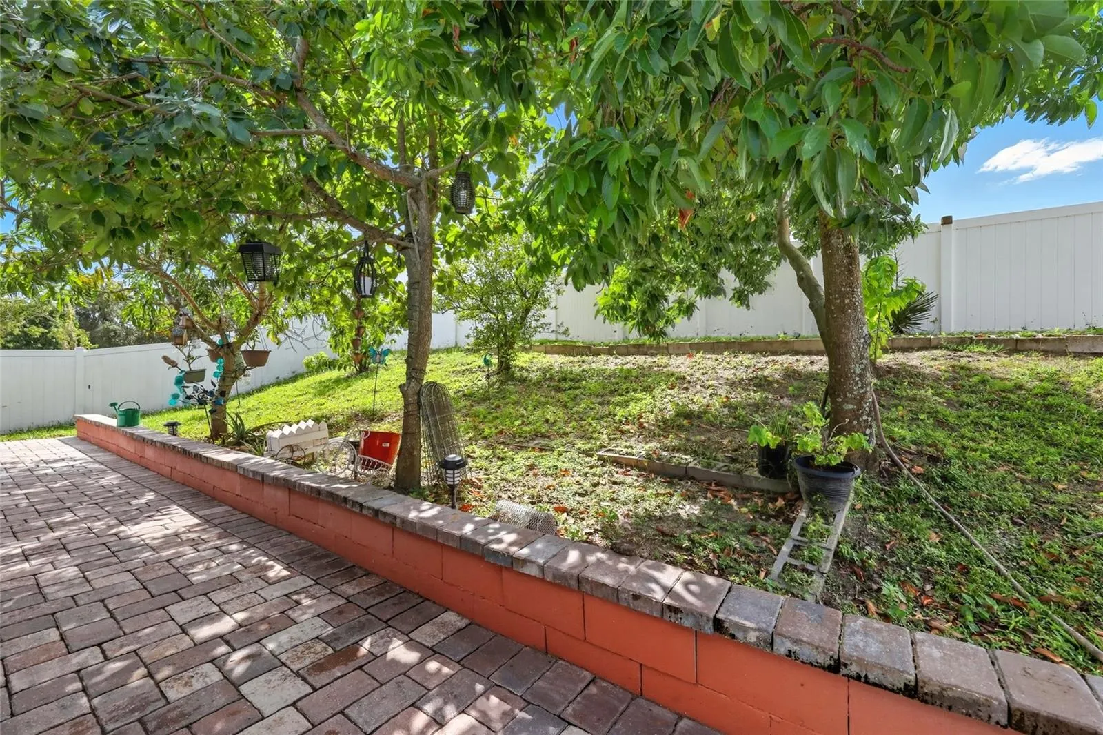 2715 BARCLAY LN