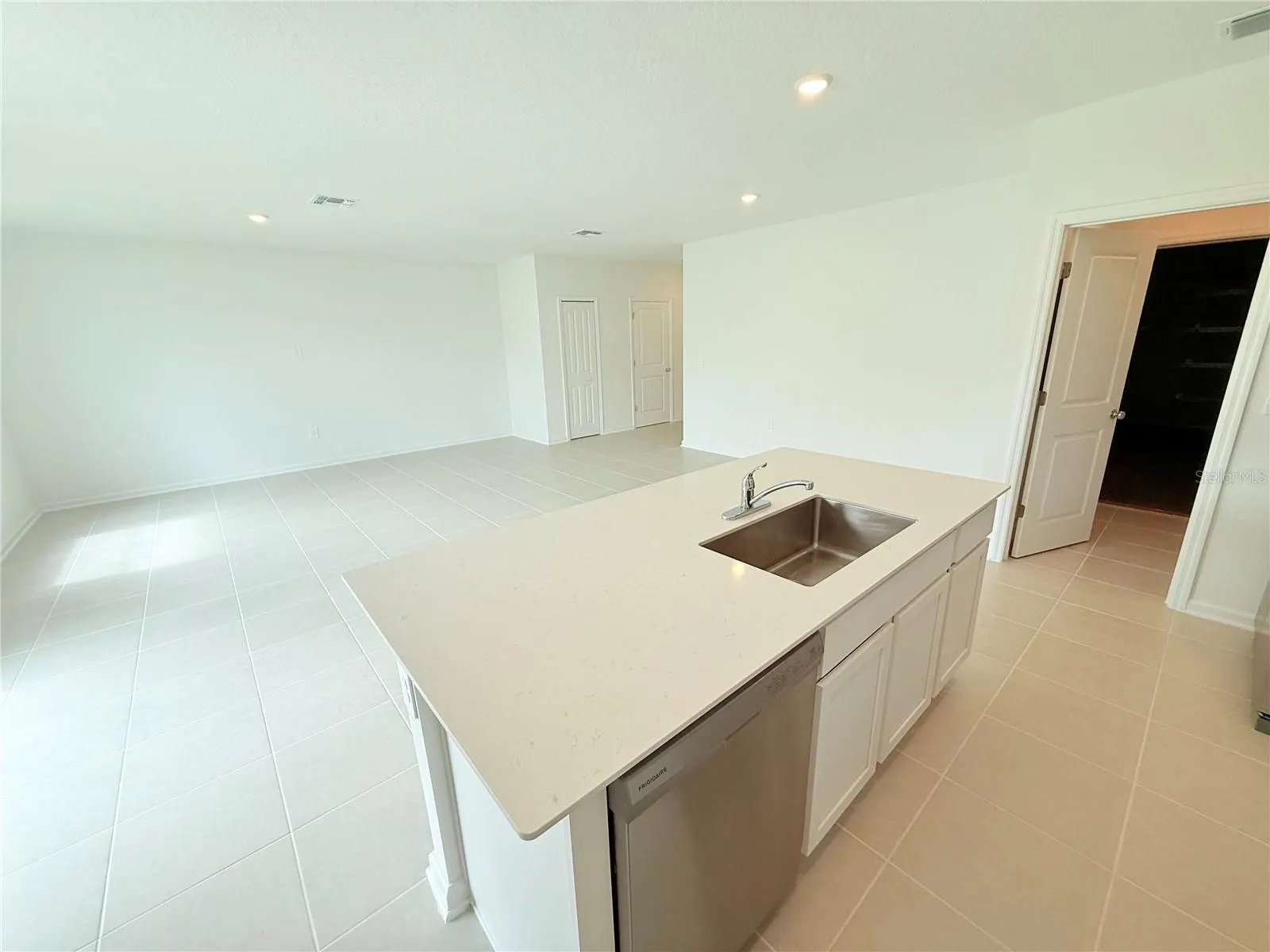 373 KAYDEN CV