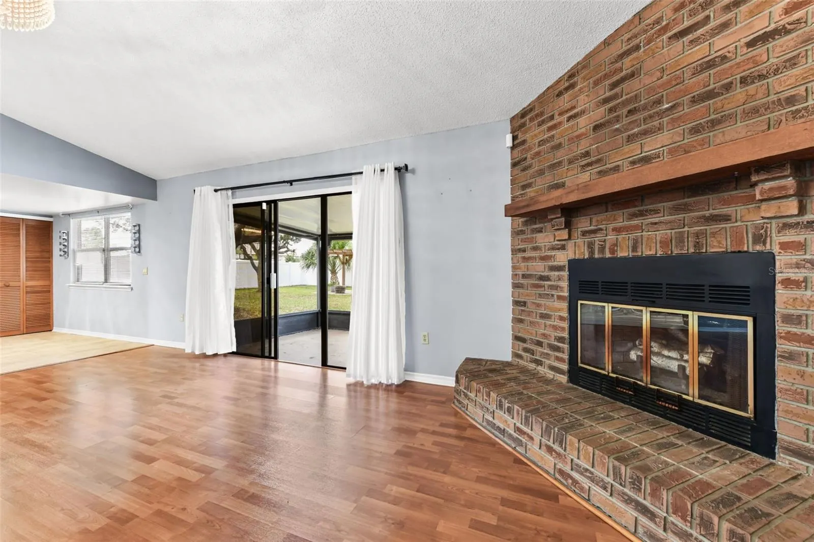 1580 E NORMANDY BLVD