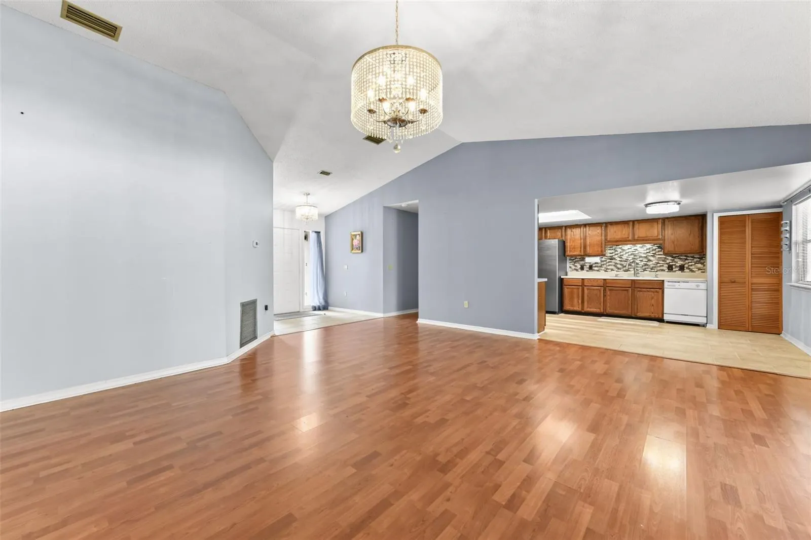 1580 E NORMANDY BLVD