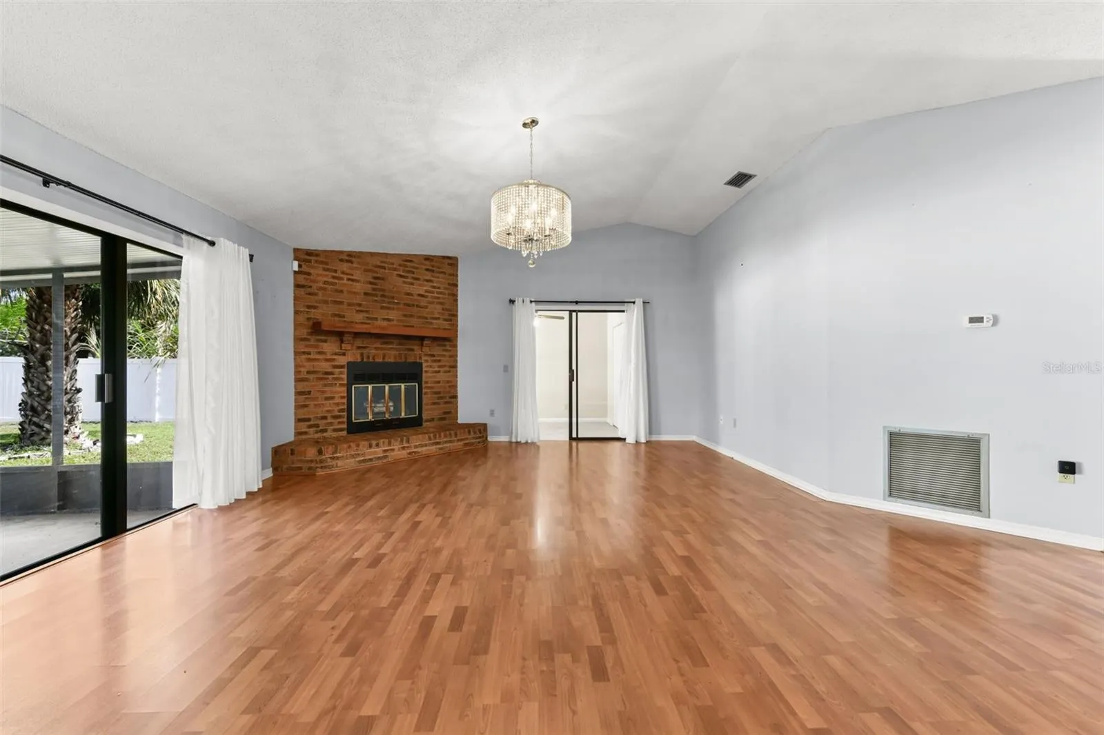1580 E NORMANDY BLVD