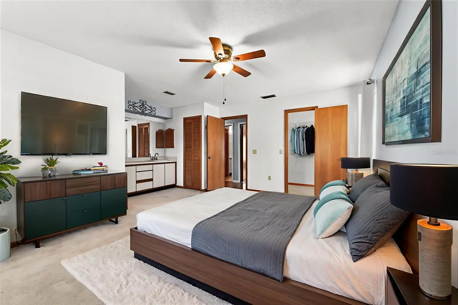 1580 E NORMANDY BLVD