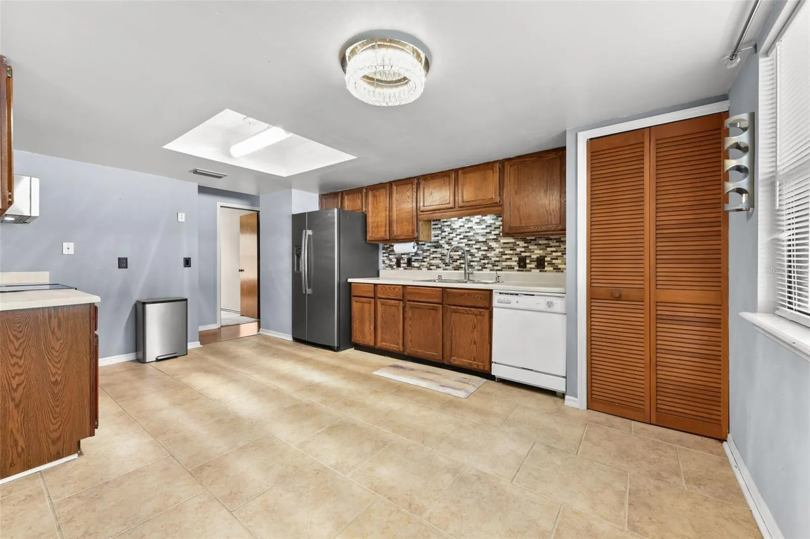 1580 E NORMANDY BLVD