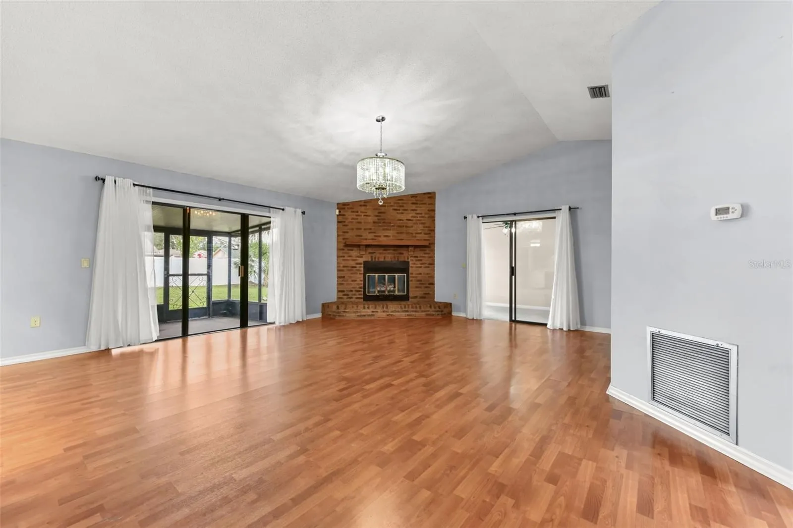 1580 E NORMANDY BLVD