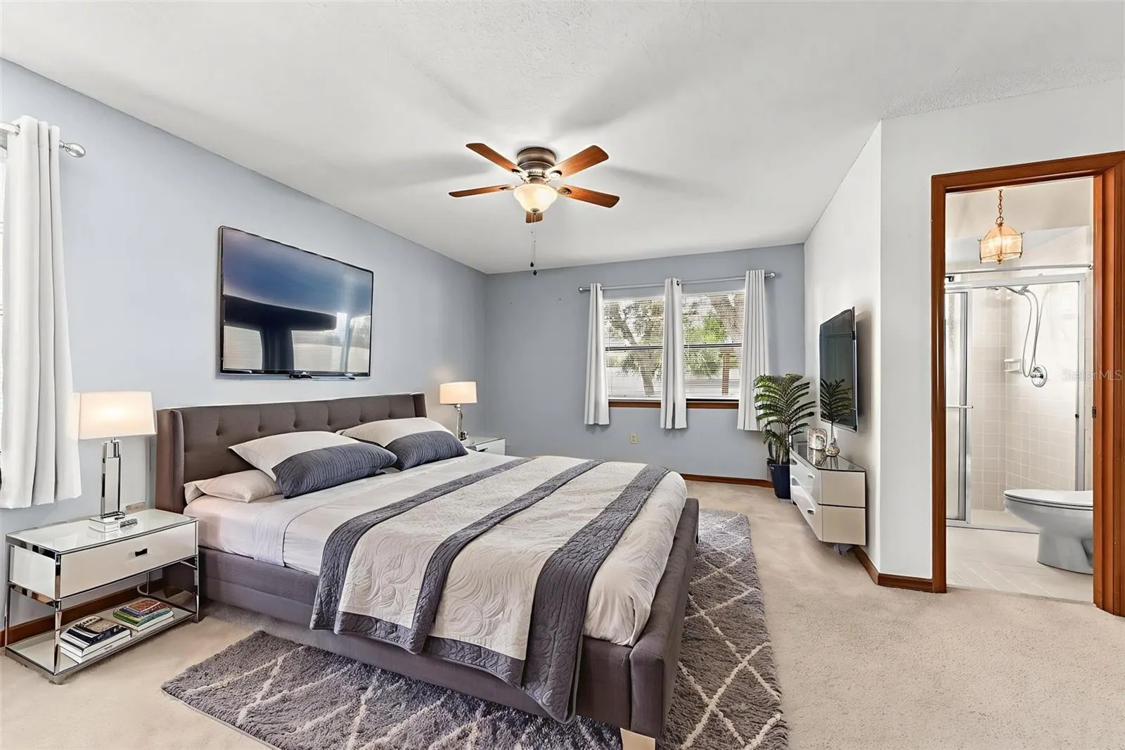 1580 E NORMANDY BLVD