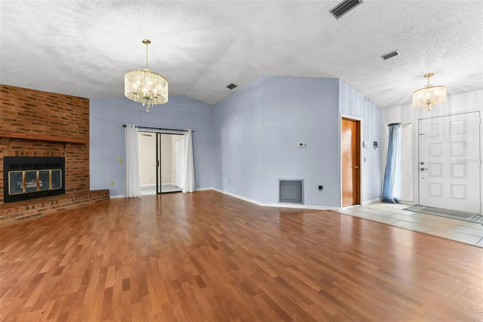 1580 E NORMANDY BLVD