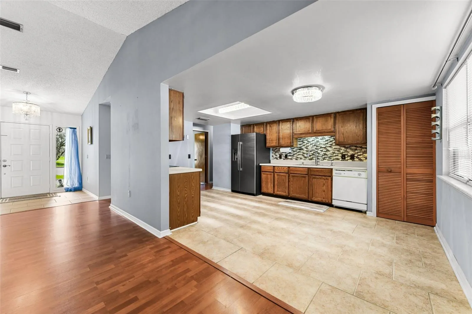 1580 E NORMANDY BLVD