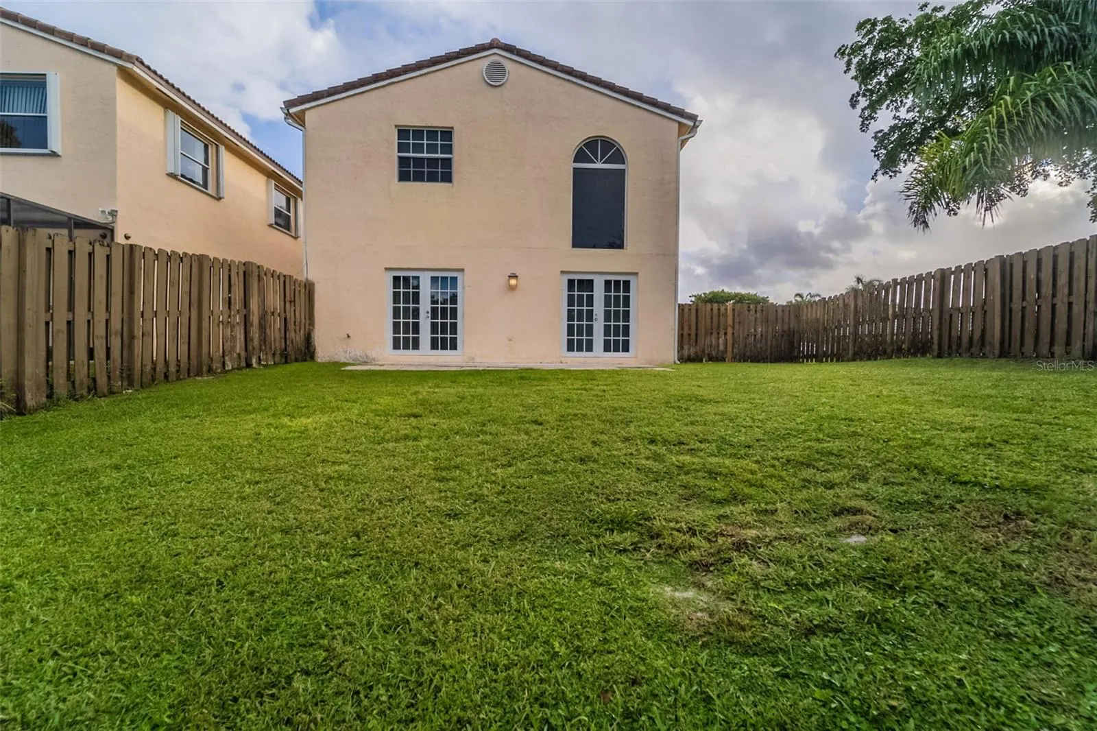 9820 FAIRWAY COVE LN