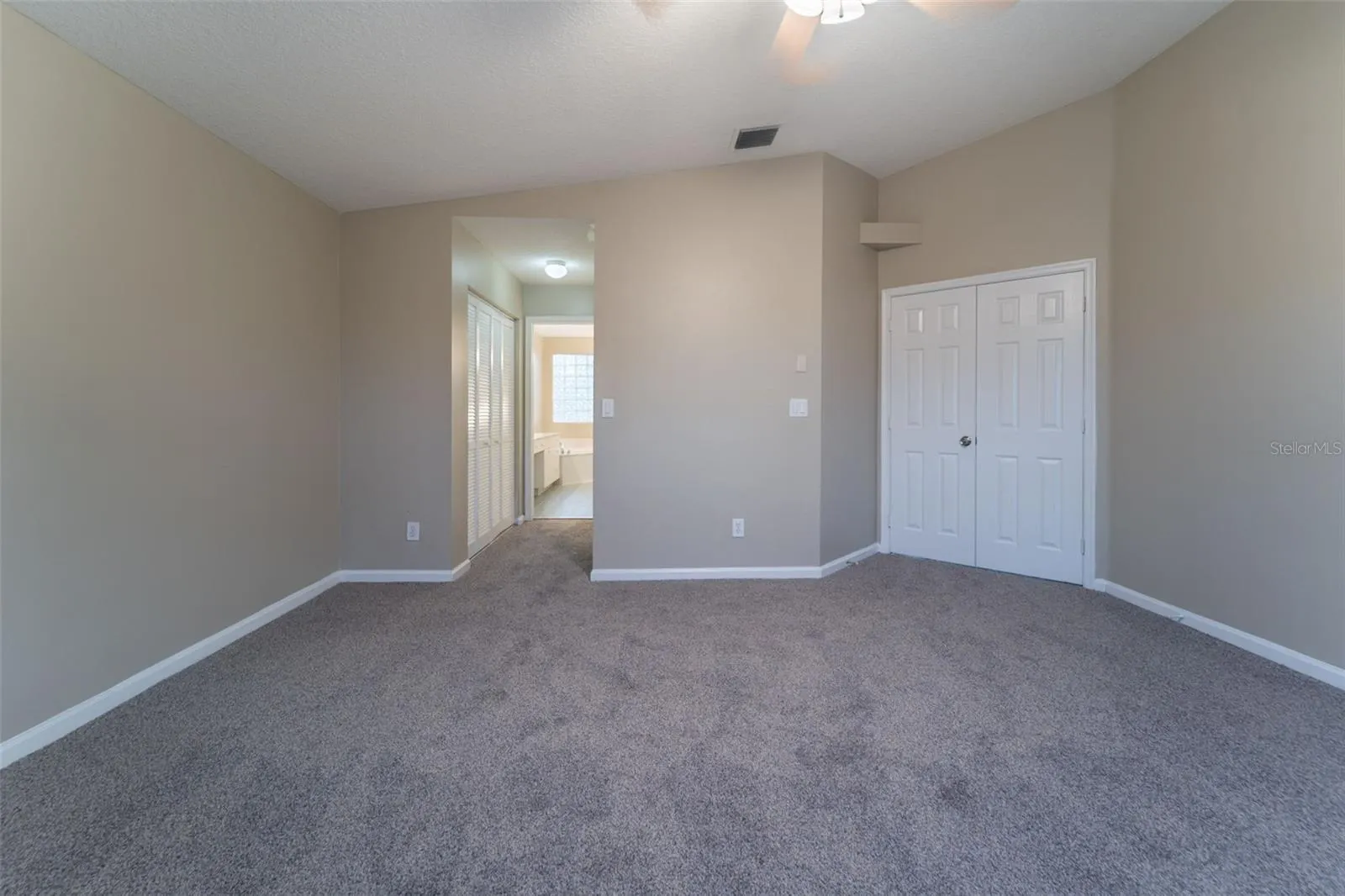 9820 FAIRWAY COVE LN