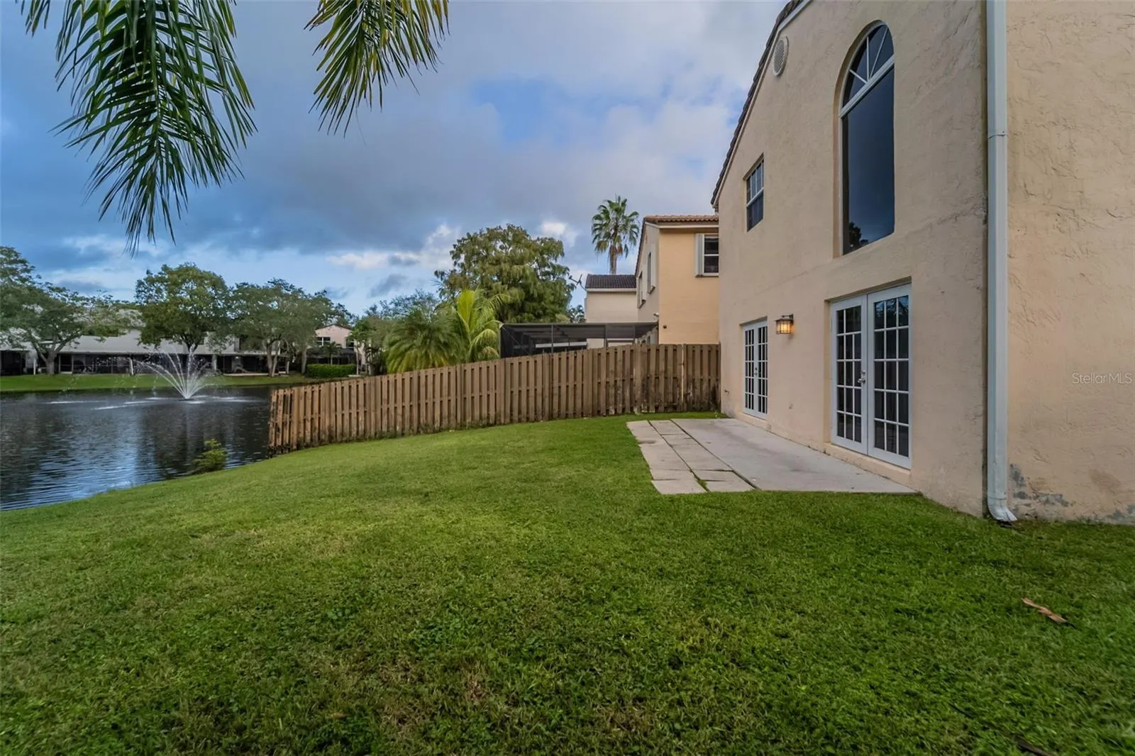 9820 FAIRWAY COVE LN