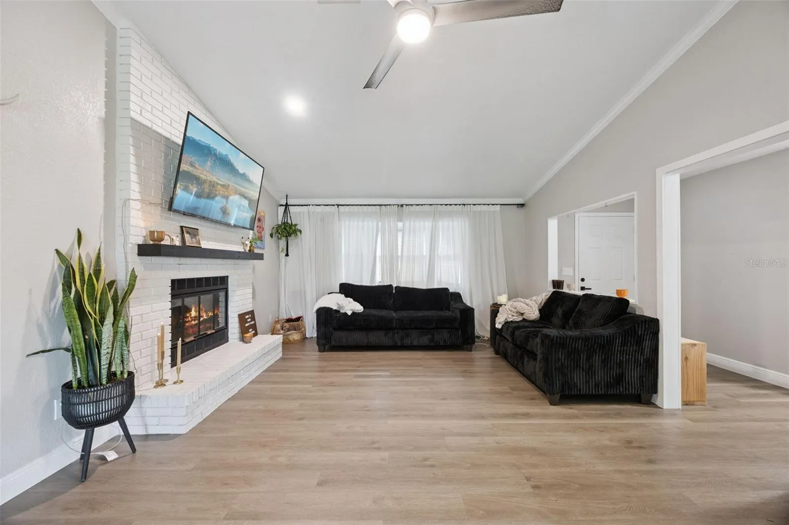 1227 WAYNE AVE