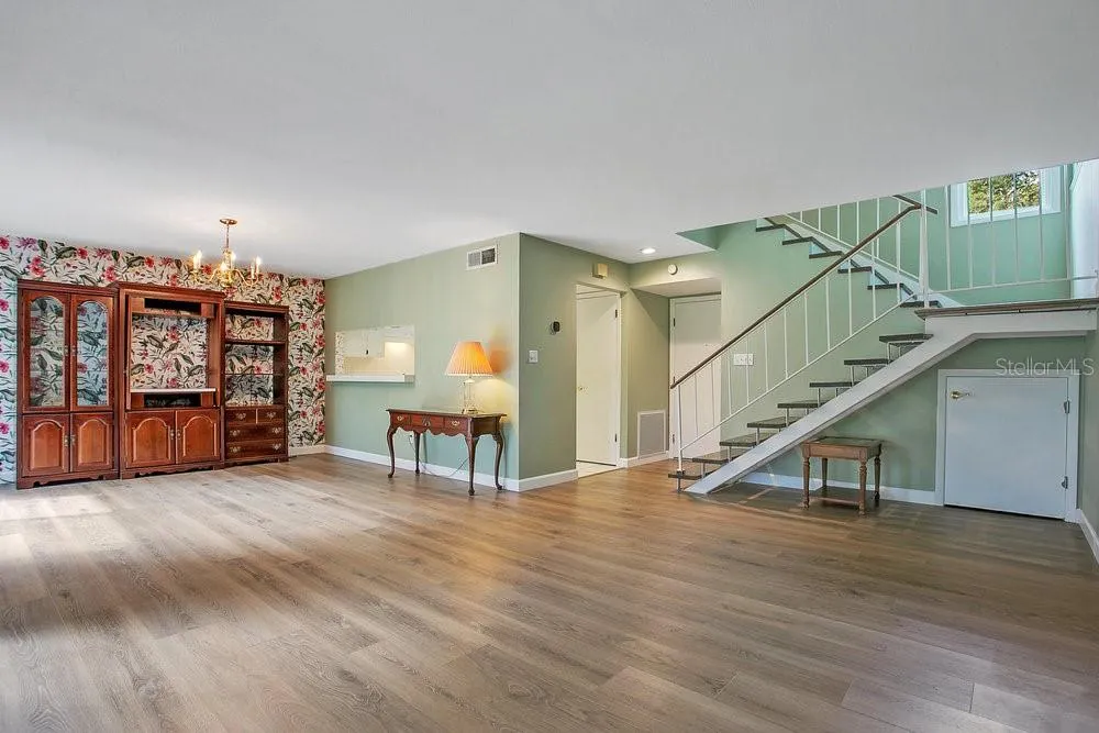 406 MEADOWOOD BLVD