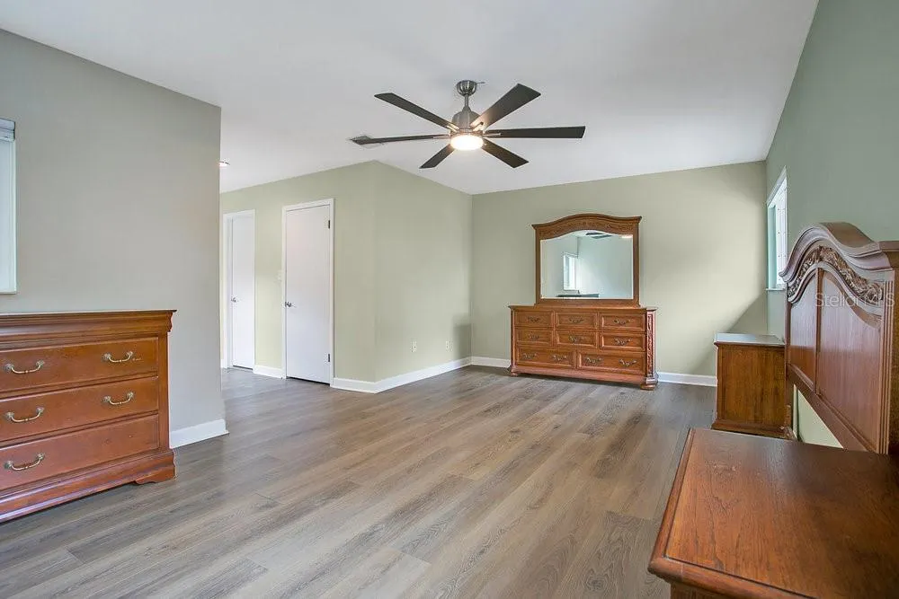 406 MEADOWOOD BLVD