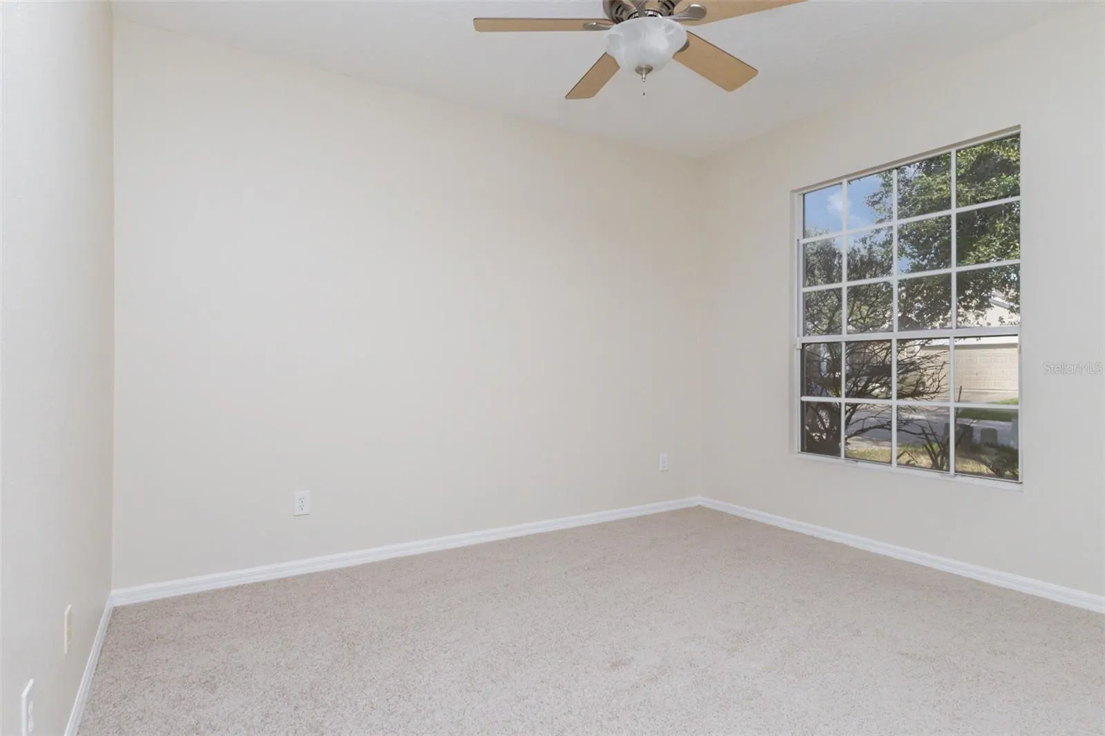 213 KNOLLWOOD DR