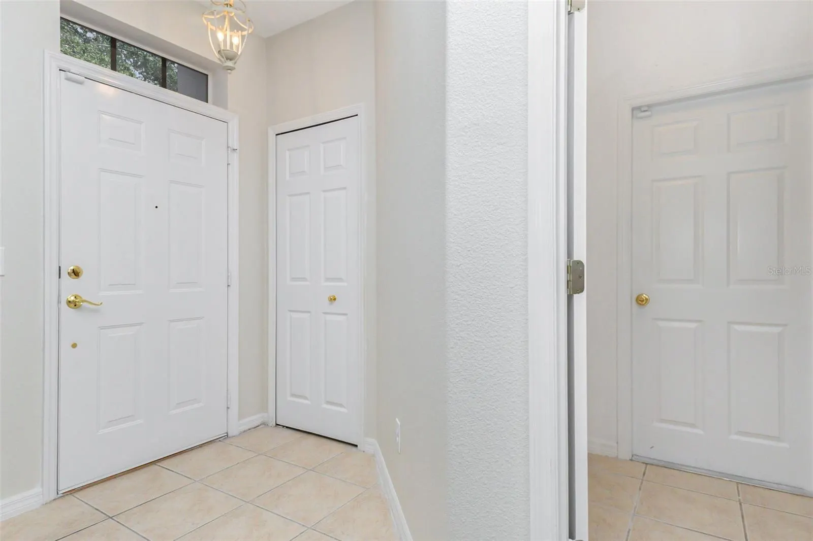 213 KNOLLWOOD DR