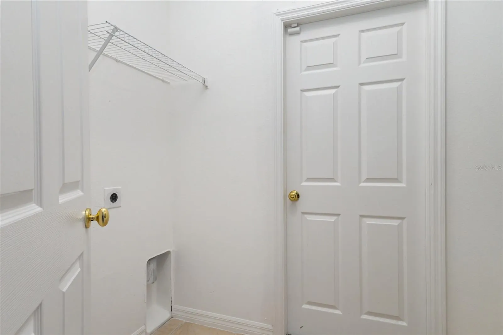 213 KNOLLWOOD DR