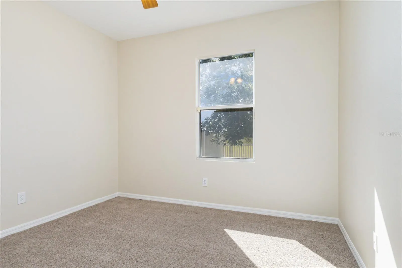 213 KNOLLWOOD DR