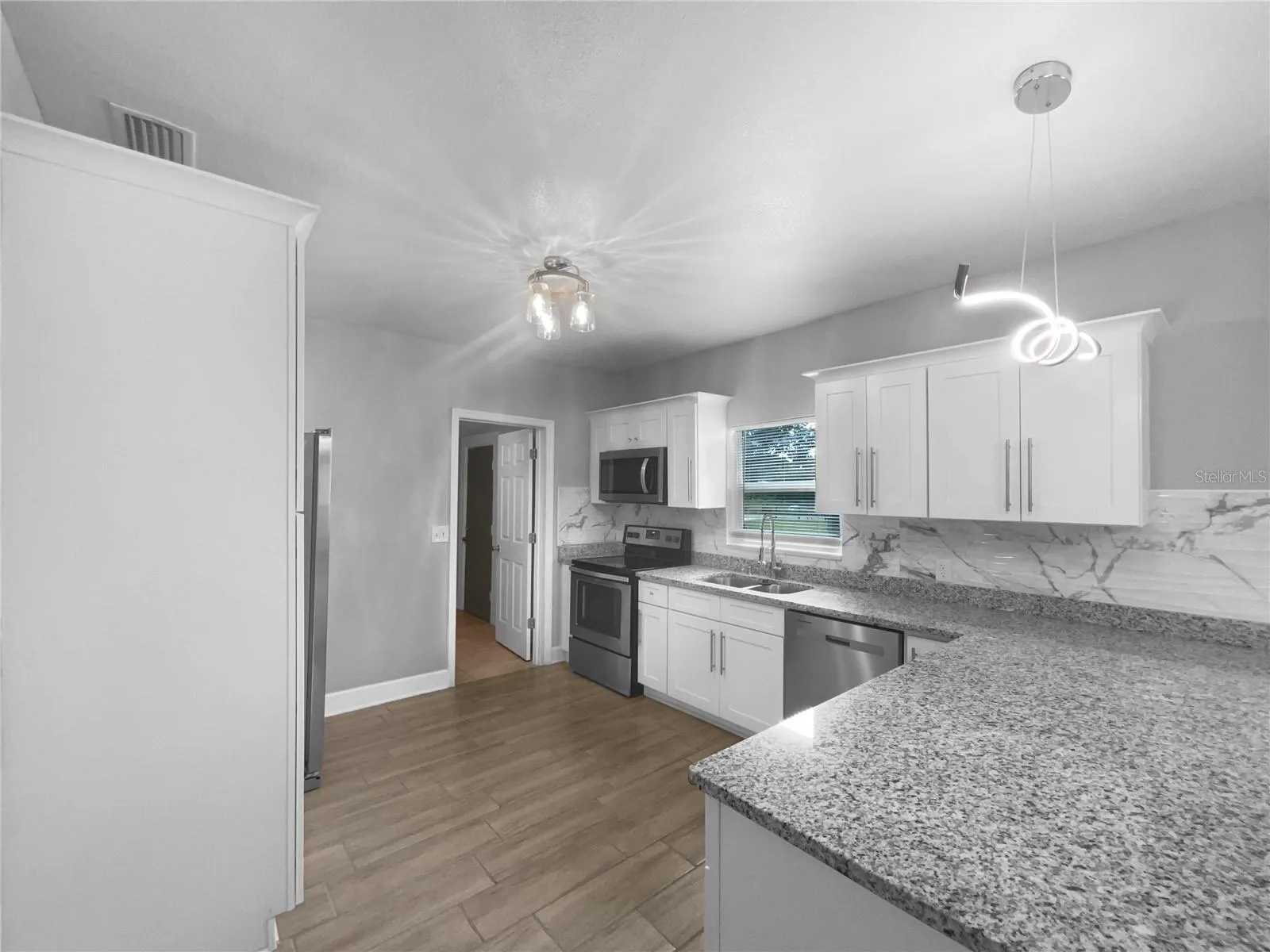 2812 TOM BREWER LN