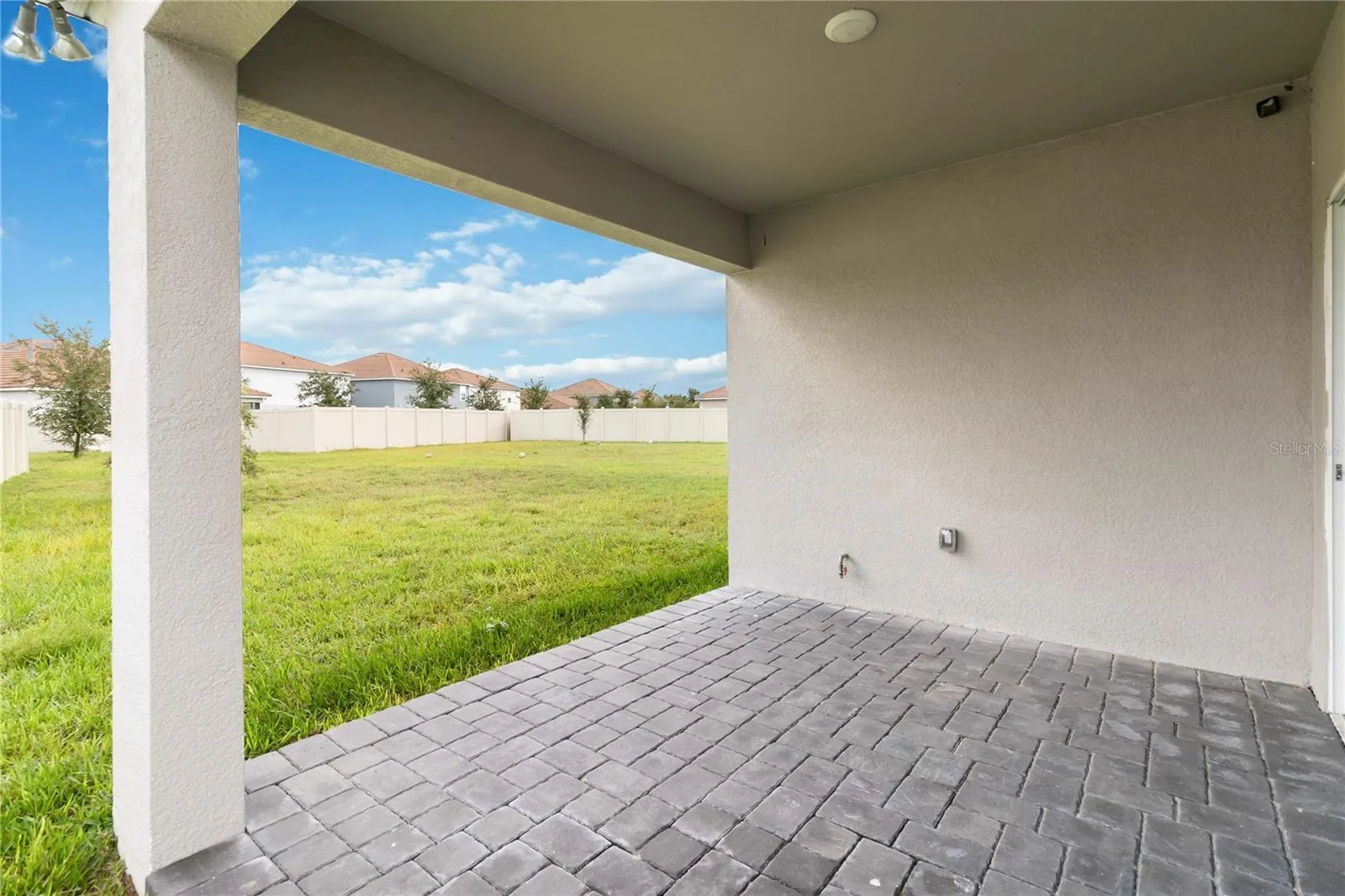 1166 OAK BLUFF DR