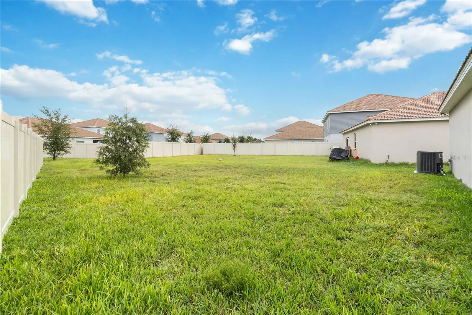 1166 OAK BLUFF DR