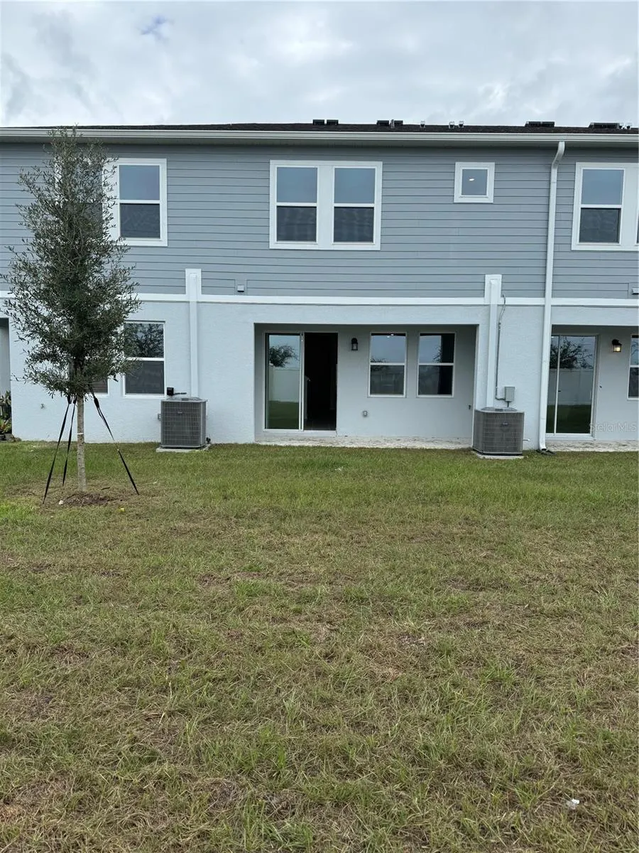 512 HART LN
