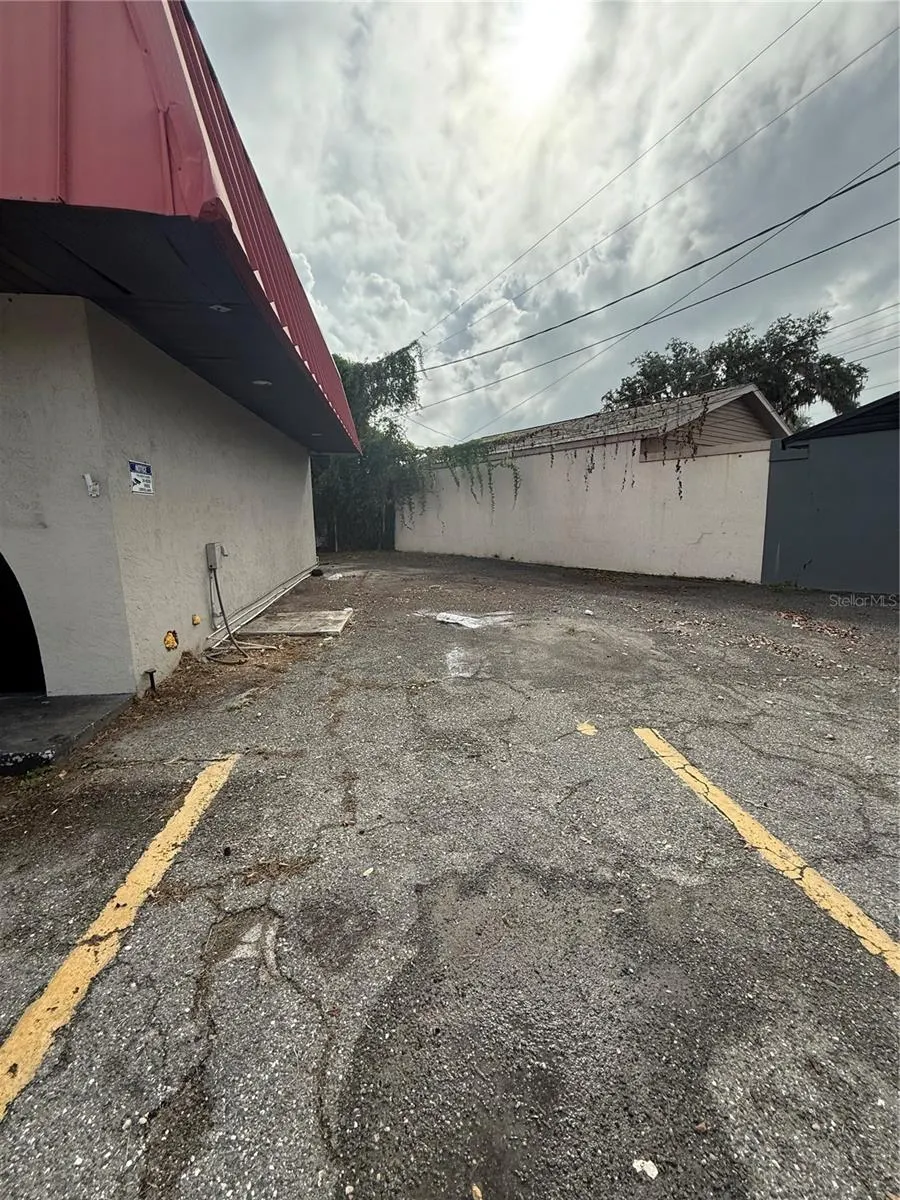 330 S MAIN ST