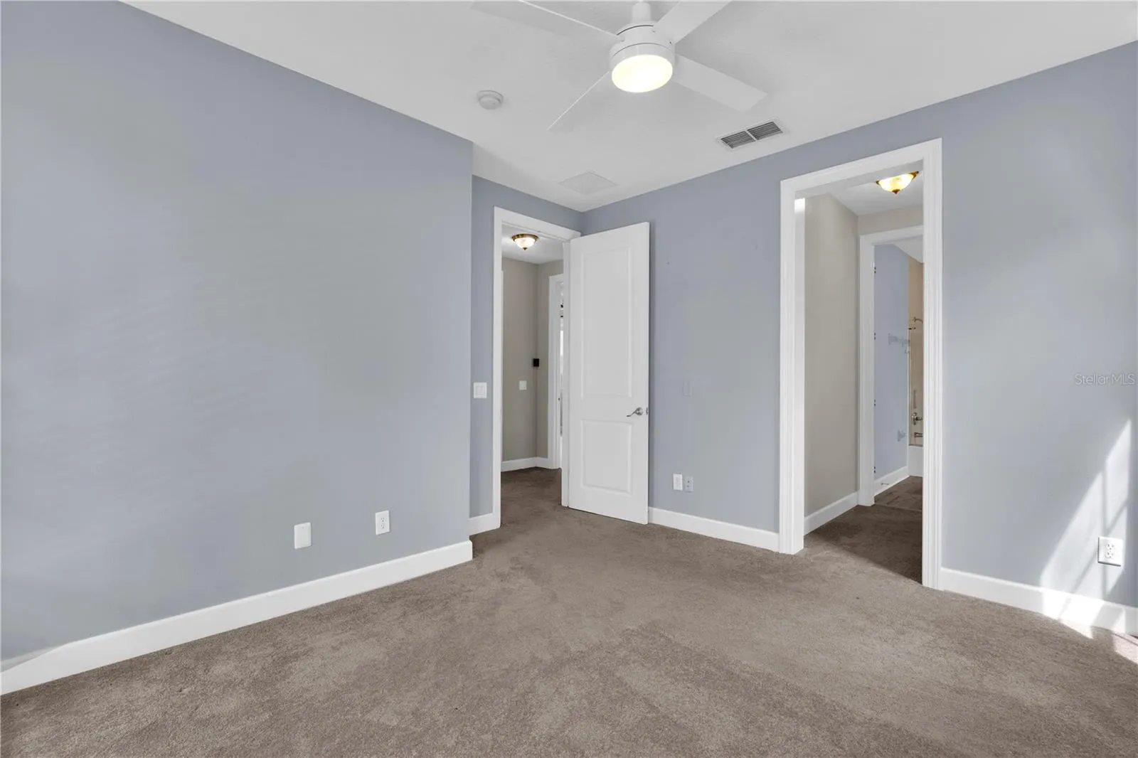 1222 ROYCROFT AVE AVE