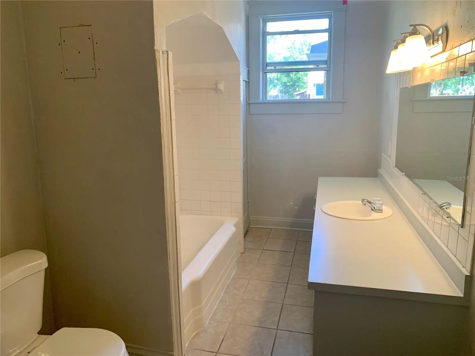 1212 E 25TH AVE #A, #A