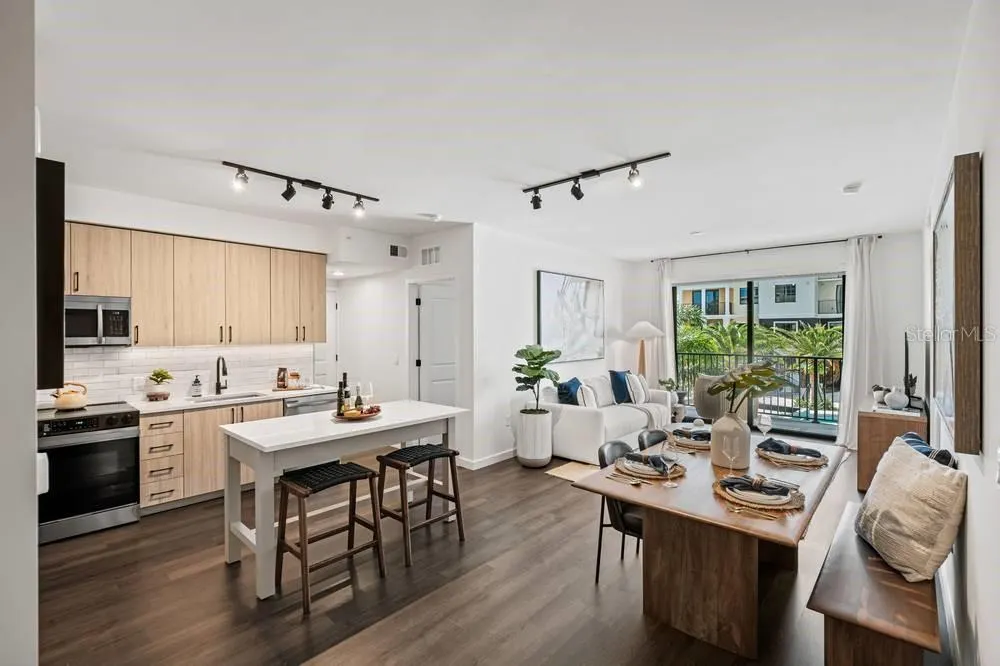 901 W CHESNUT ST #B-507, #B-507