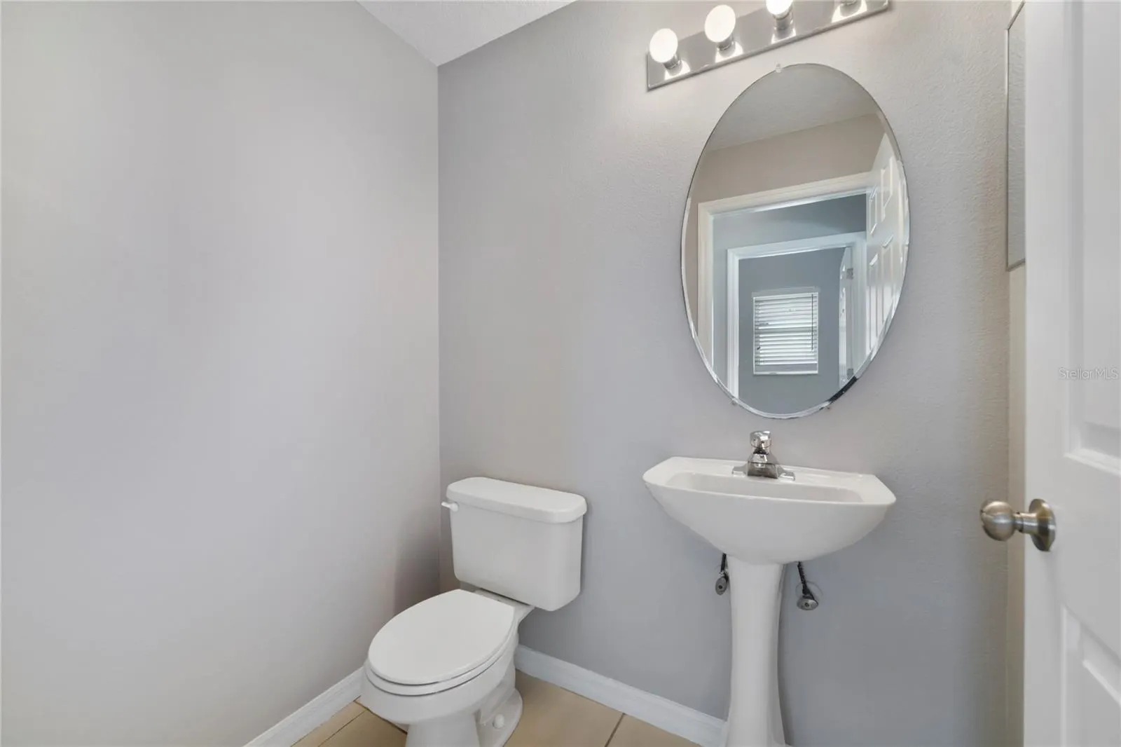 211 CANTERBURY CT