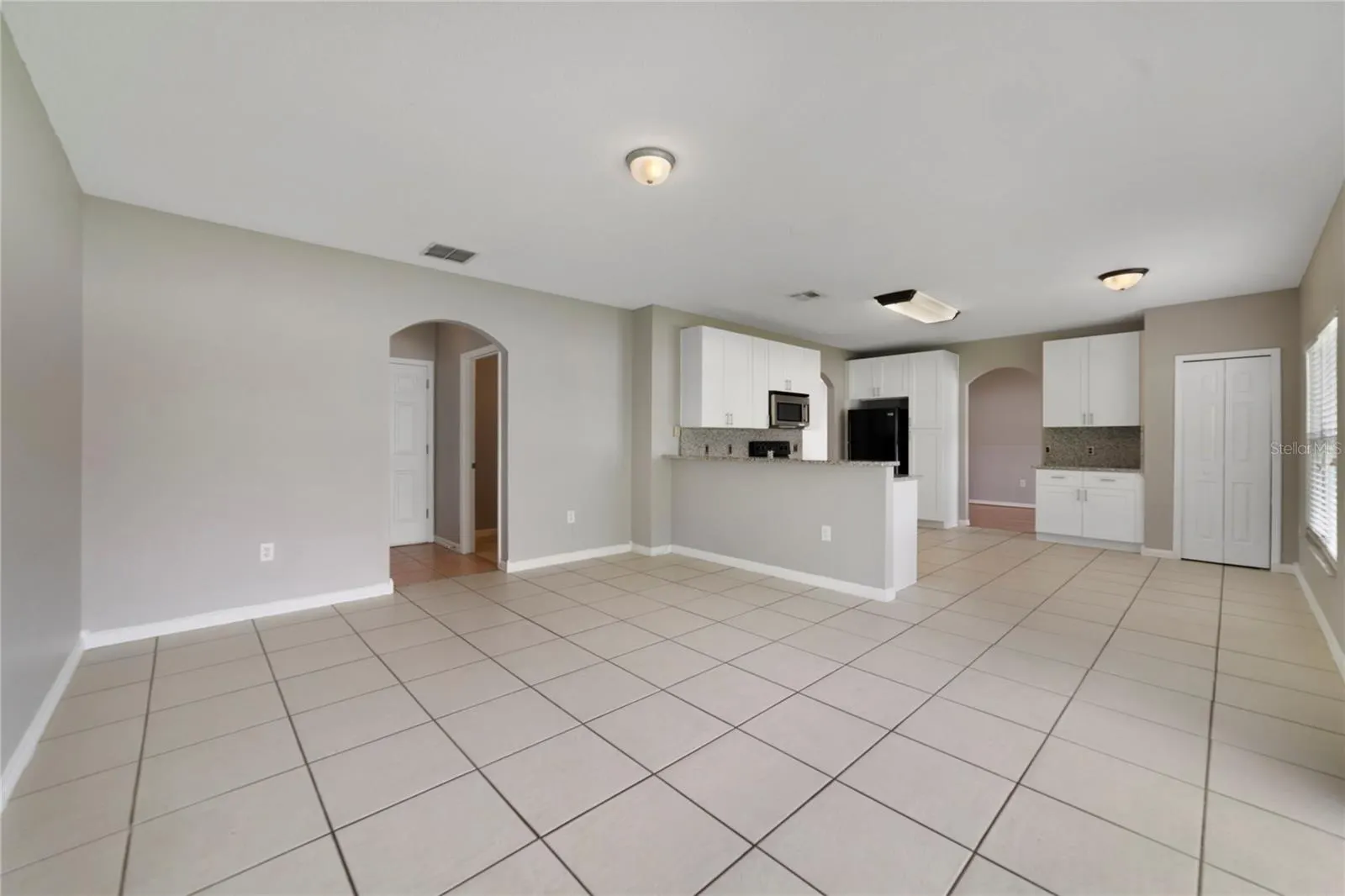 211 CANTERBURY CT