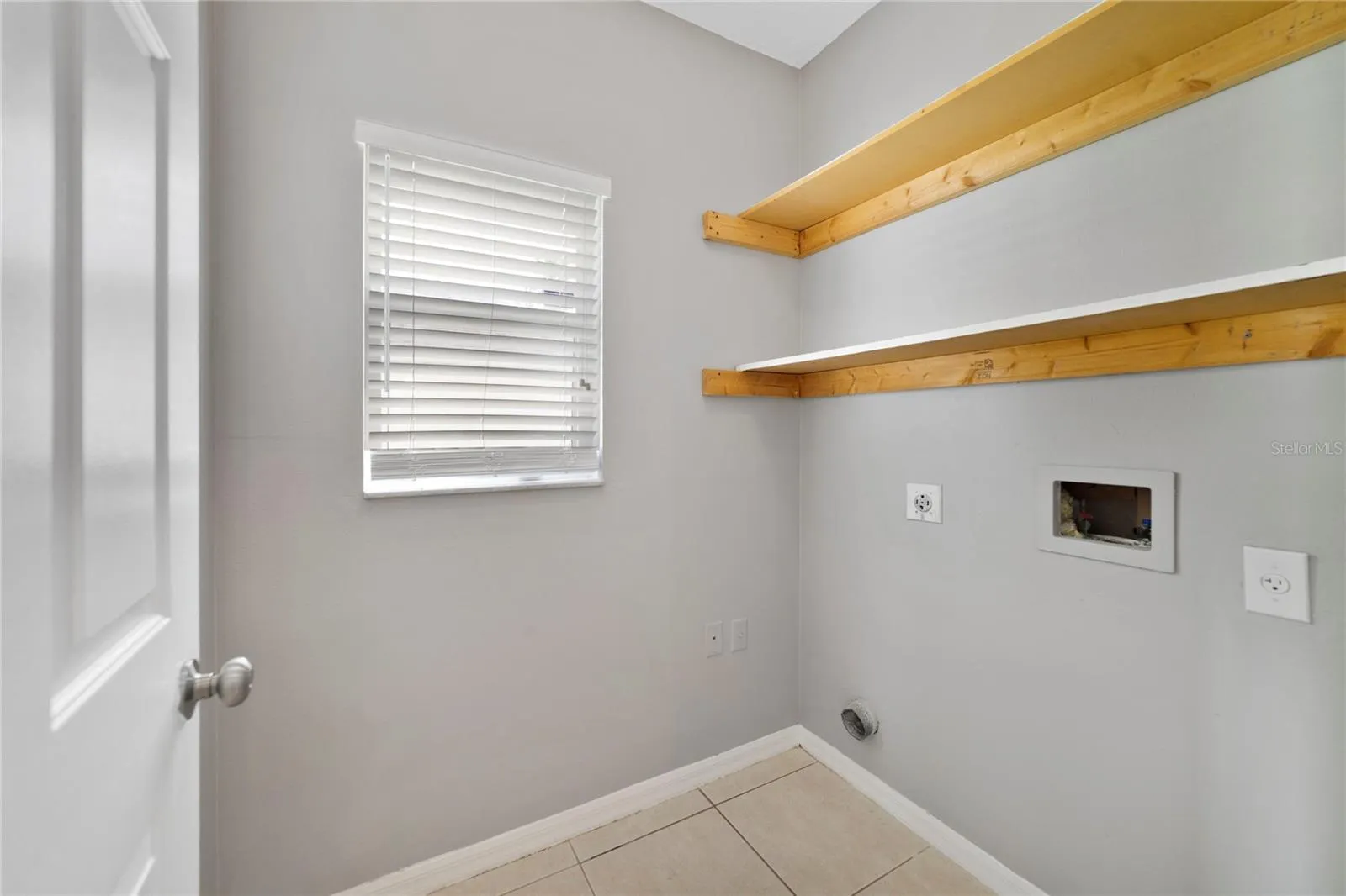 211 CANTERBURY CT