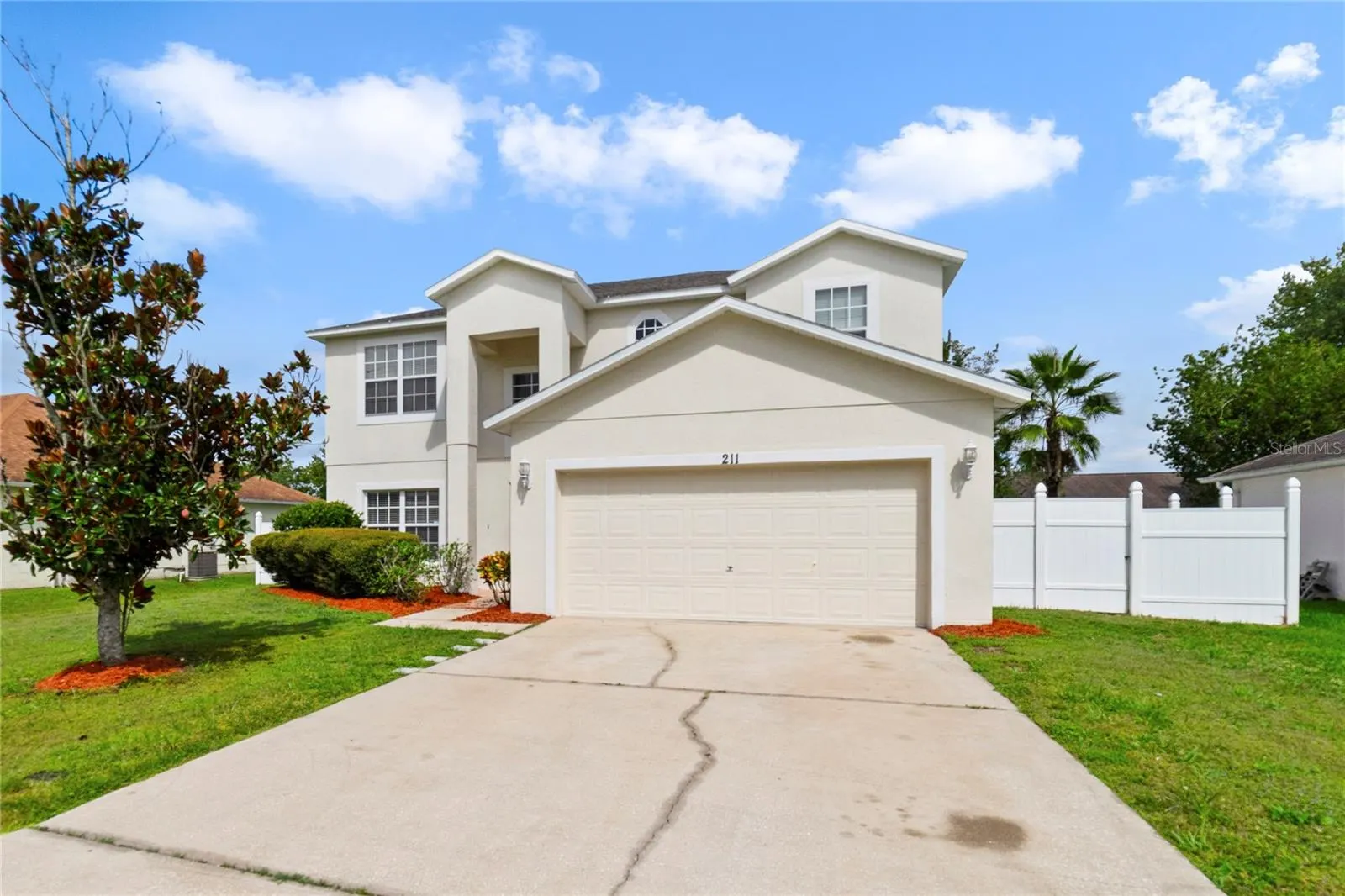 211 CANTERBURY CT