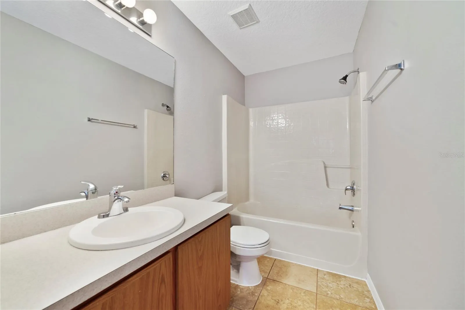 211 CANTERBURY CT