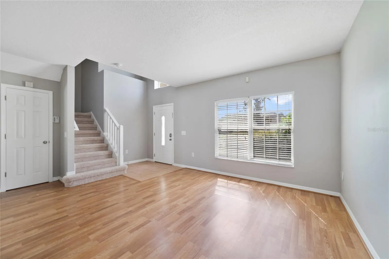 211 CANTERBURY CT