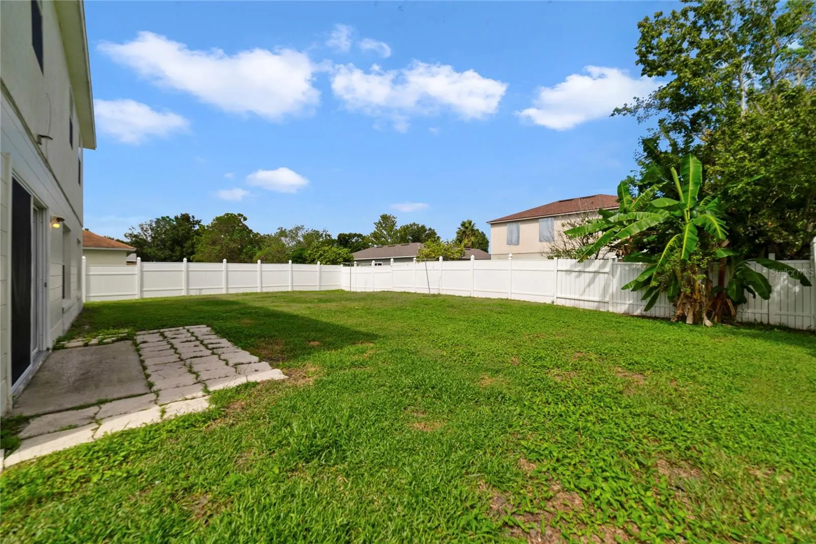 211 CANTERBURY CT