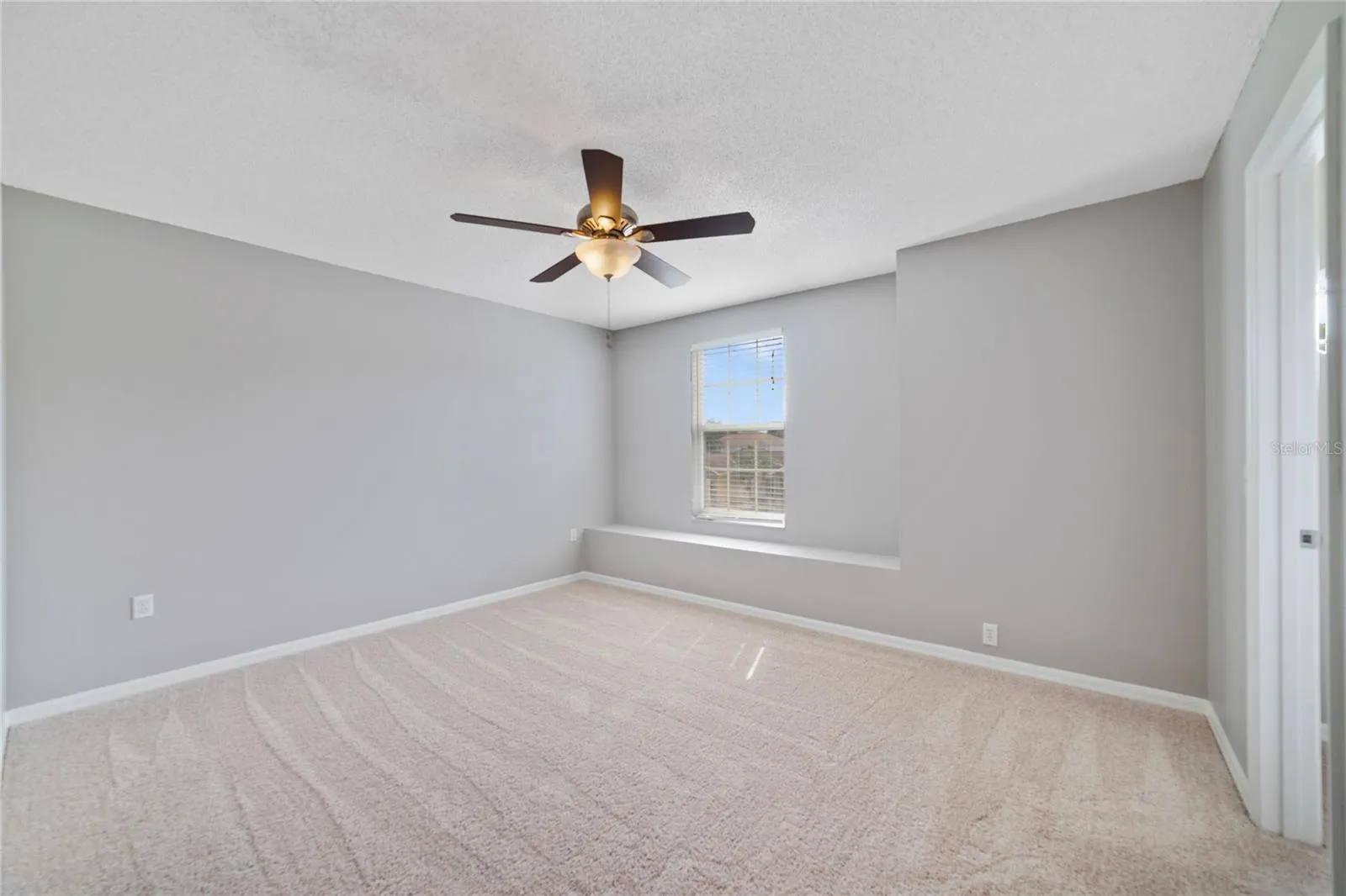 211 CANTERBURY CT