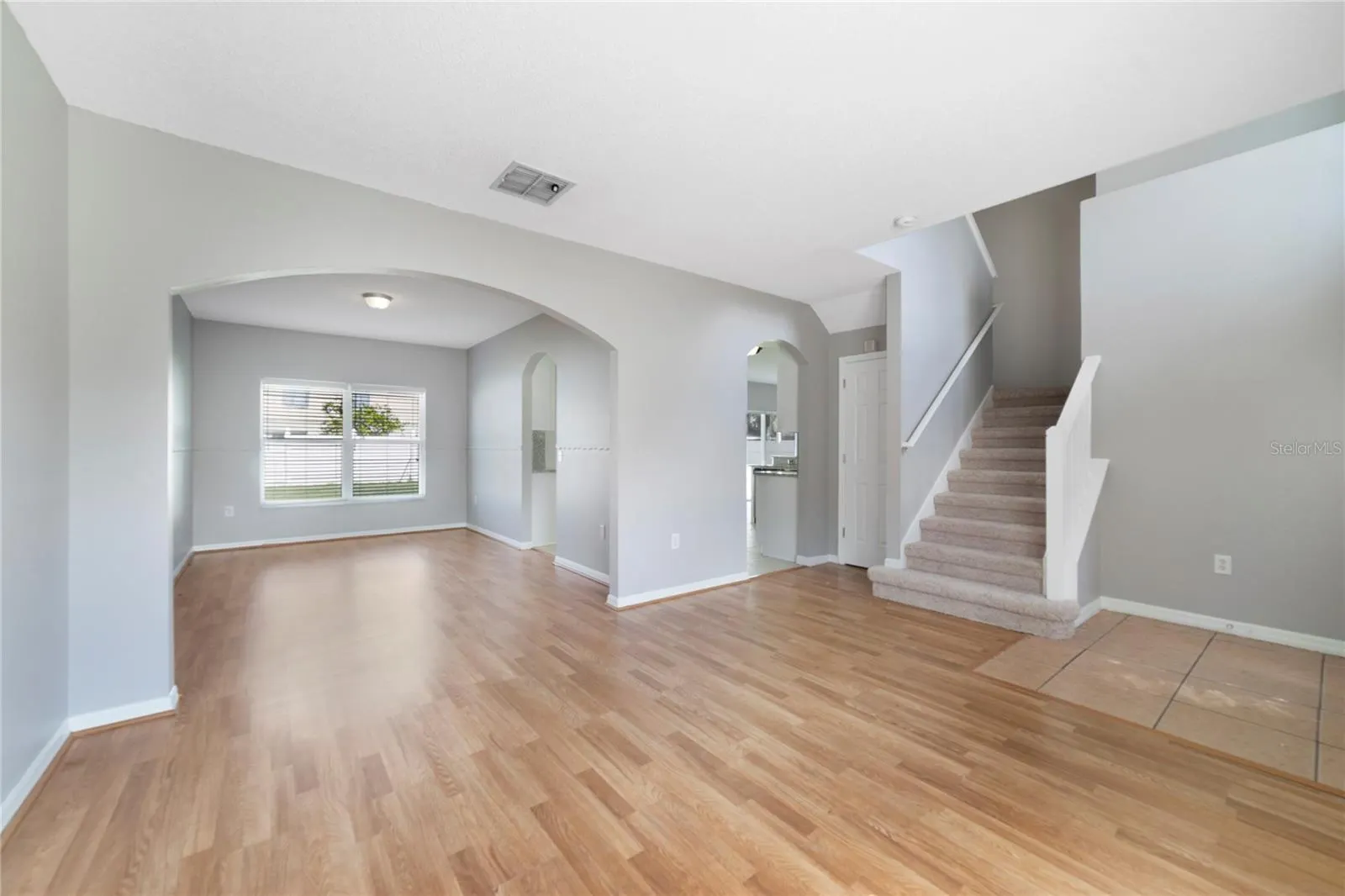211 CANTERBURY CT