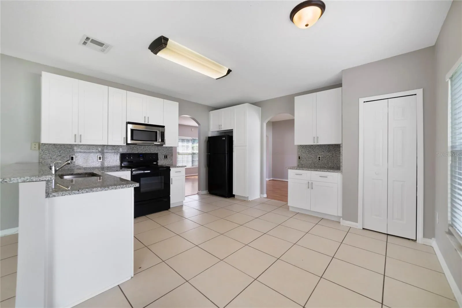 211 CANTERBURY CT