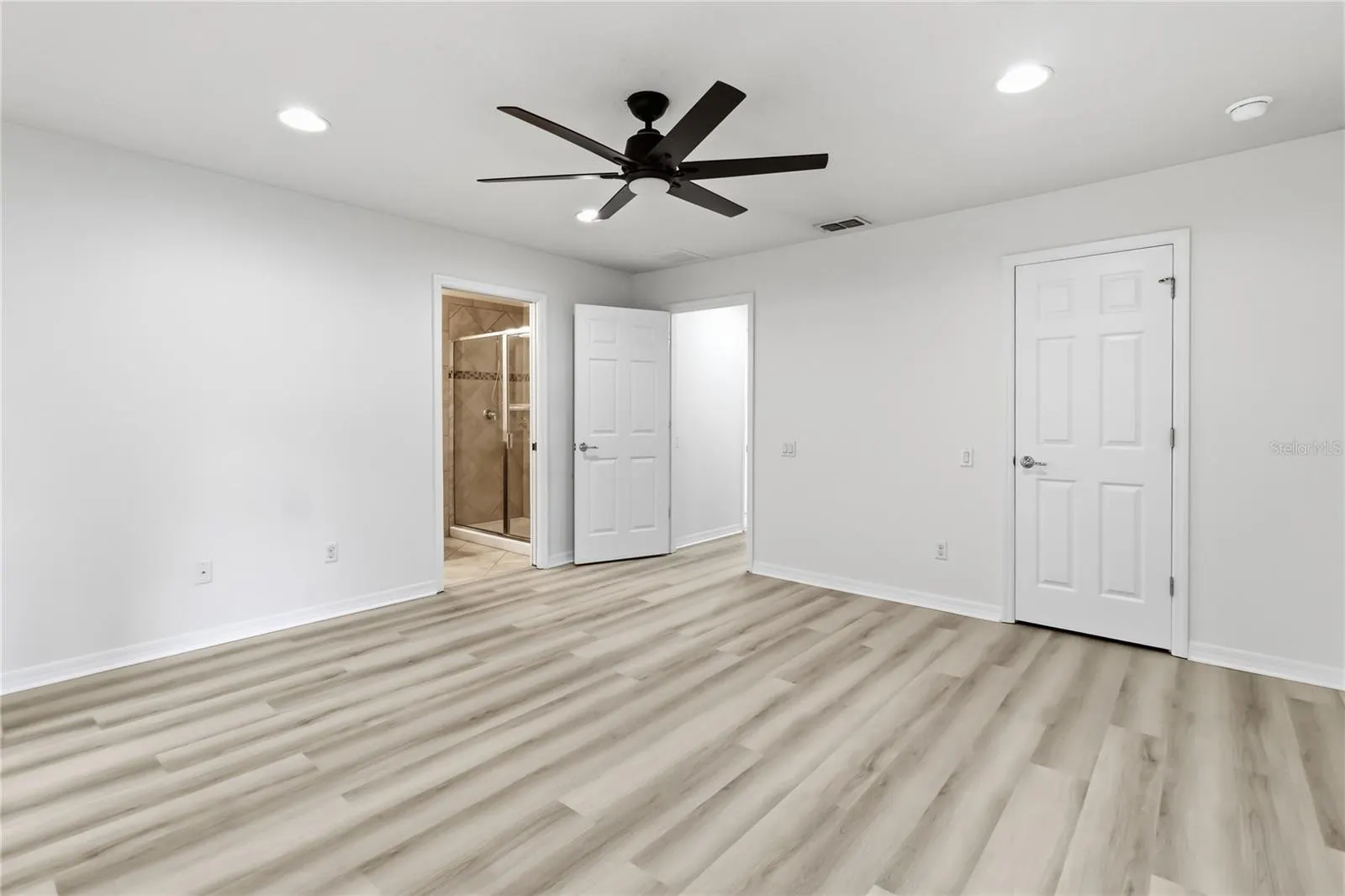 8681 LOWER VILLAGEWALK CIR